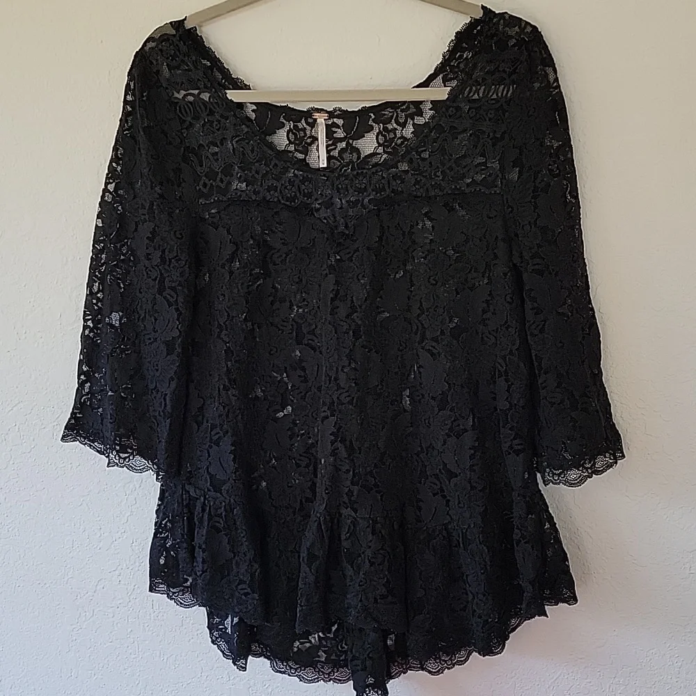 Free People Black Scallop Lace Floral Peplum Top size med - Picture 6 of 6